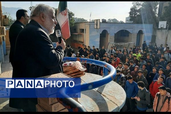 نواخته شدن زنگ بسیج و پدافند غیرعامل در مدارس ملاصدرا و شهید بهشتی ناحیه دو شهرری 