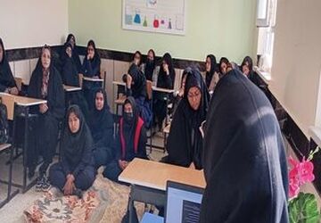 جلسه هدایت تحصیلی پایه نهم در دبیرستان مادرمهربان خلیل آباد