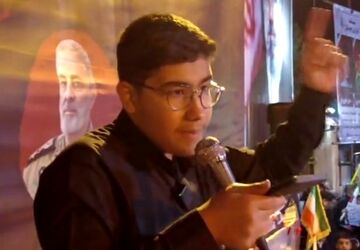 رجزخوانی دو زبانه خبرنگار پانا در تجمع باشکوه مردم قم