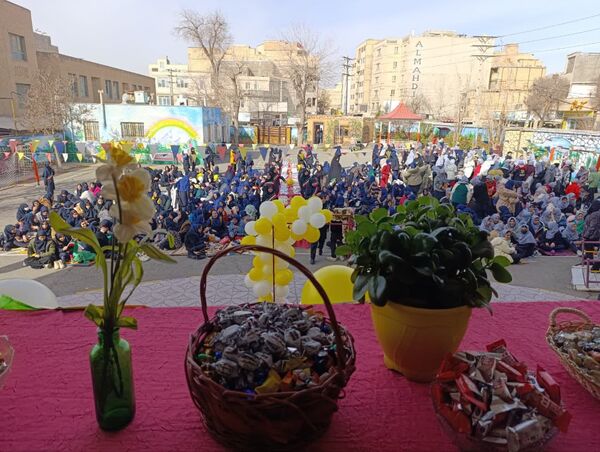 جشن پرنشاط دانش‌آموزان مدرسه حضرت معصومه(س) ناحیه 4 کرج