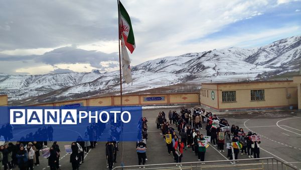طنین چهل و هفتمین زنگ انقلاب در مدارس شهرستان هوراند