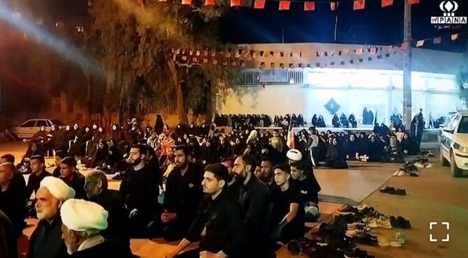 تجمع مردم ولایی شهداد در میدان امام حسین(ع)
