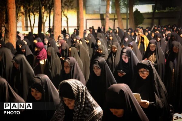 نماز استغاثه به امام زمان؛در کنار شهید گمنام