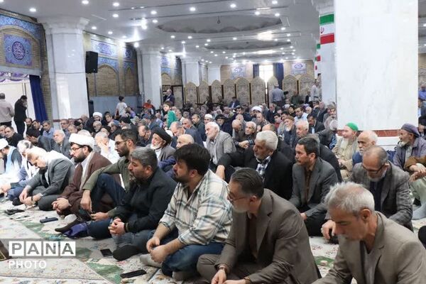 تجلیل از خادمین عرصه تربیت در نمازجمعه باقرشهر و کهریزک 