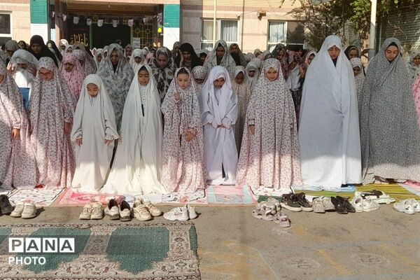 هم‌نوایی نسل فاطمی با مادران در نماز جماعت ایام فاطمیه؛ دبستان شهید اول ۲