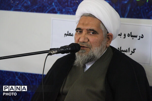  دیدار صمیمی مدیر آموزش و پرورش و معلمان با امام جمعه سملقان