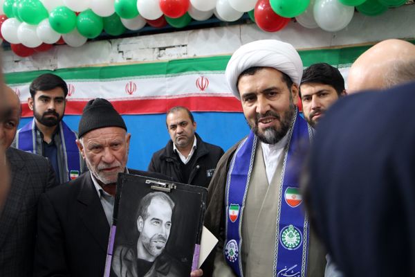 هم‌سرایی هزار نفری دانش‌آموزان یاور انقلاب در اسلامشهر