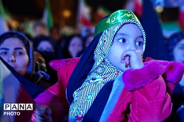 خروش پرشور مردم شهرستان قرچک در پنجمین شب از تجمعات خونخواهی رهبر شهید