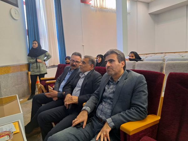 چهل و سومین جشنواره فرهنگی هنری فردا در دبستان آرمینه مصلی نژاد ناحیه۶ 