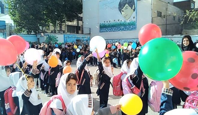 جشن شکوفه ها در مدرسه عادل سرائی