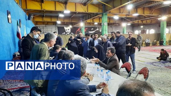 برپایی میز خدمت نماینده مردم اشتهارد در مصلی شهرستان اشتهارد