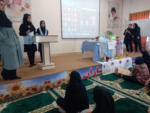 گرامیداشت هفته هوای پاک در دبیرستان دخترانه فرهنگ مرحوم فخرایی