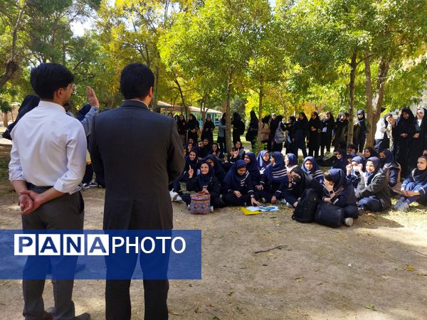 حضور دانش‌آموزان ناحیه یک شهرکرد و لاران در اردوی «طرح تمشک» 