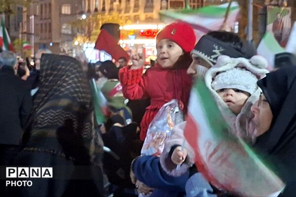 تجمع مردمی در راستای بیعت با رهبر جدید و تقویت جبهه حق در میدان نماز شهرری