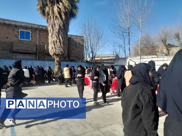 بازارچه دست‌سازهای دانش‌آموزی گلستان