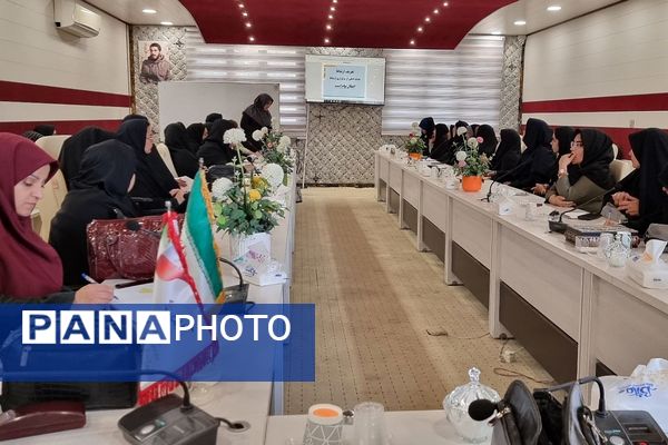 برگزاری کارگاه‌های آموزشی مهارت ارتباط مؤثر و سبک زندگی اسلامی-ایرانی ویژه رابطین امور بانوان منطقه کهریزک 