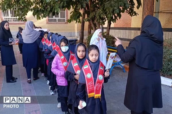 تقسیم مهربانی با شور عاطفه‌ها در مدارس خراسان شمالی