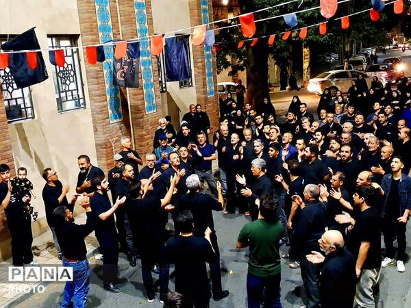 شب‌های نورانی سوگ و همدلی مردمان؛ در گلزار شهدای عباس آباد شهریار