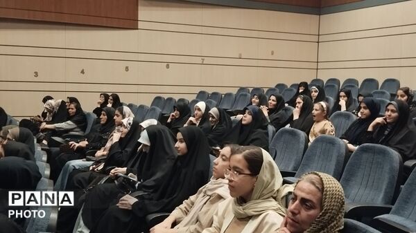 آیین اختتامیه مدرسه انقلاب در خرم آباد