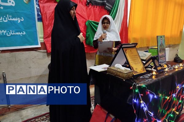 افتتاح کتاب «از ایرانمان دفاع کنیم» در دبستان ۲۲ بهمن با حضور مادر شهید عرشیان افشارمند