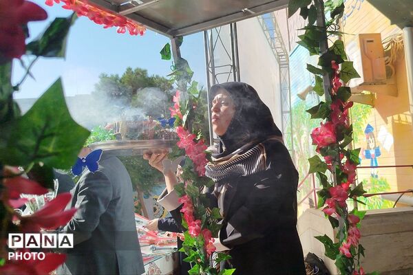 نواخته شدن زنگ شکوفه ها در دبستان طواف و معماریان ناحیه دو شهرری 