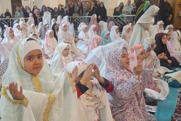 برگزاری جشن ۱۰۰۰ دانش‌آموز دختر روزه اولی در شیراز