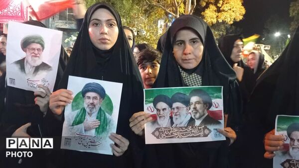 هم‌نوایی فرهنگیان و دانش‌آموزان اهر در سوگواره شبانه رهبر شهید