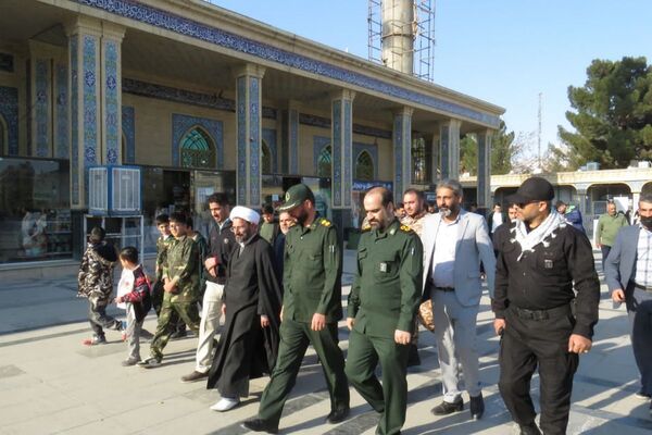 احترام به مقام شهدا با حضور فرماندهان و بسیجیان در گلزار بی‌بی سکینه(س) شهرستان ملارد
