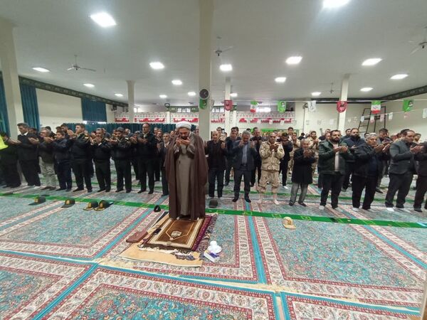 حضور پرشور دانش‌آموزان خدا‌آفرین در نماز عبادی ـ سیاسی جمعه
