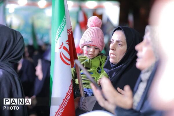 شکوه حضور دختران ساوجبلاغ در جشن دهه کرامت 