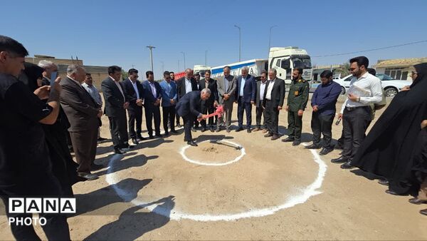  آیین کلنگ‌زنی مدرسه ۶ کلاسه وحشی بافقی در بافق