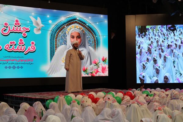جشن عبادت ۱۳۰۰ نفر از دختران منطقه ۱۰ در مهدیه امام حسن مجتبی(ع)