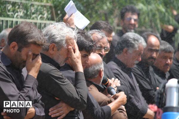 از کودکان تا بزرگسالان؛ زنجیر پیوند دل‌ها در روز عاشورا در روستای سرحوضک کاشمر