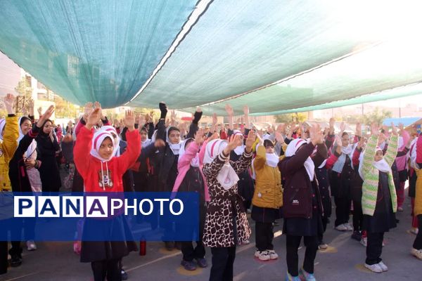 اجتماع استکبار ستیزی و رویداد پلاکاردنویسی دانش‌آموزان سمنان