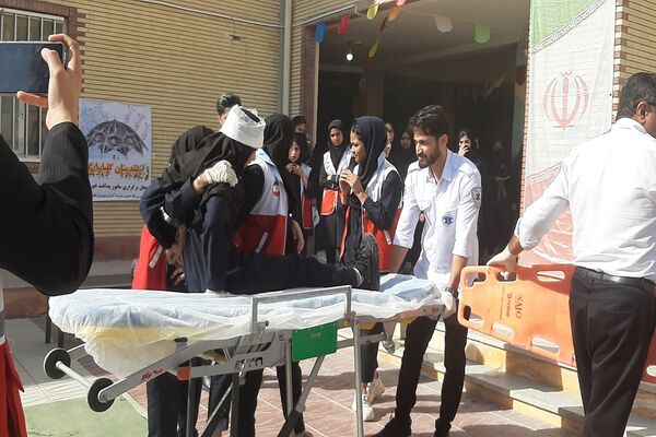 مانور دانش‌آموزی پدافند غیر عامل در شهرستان میناب