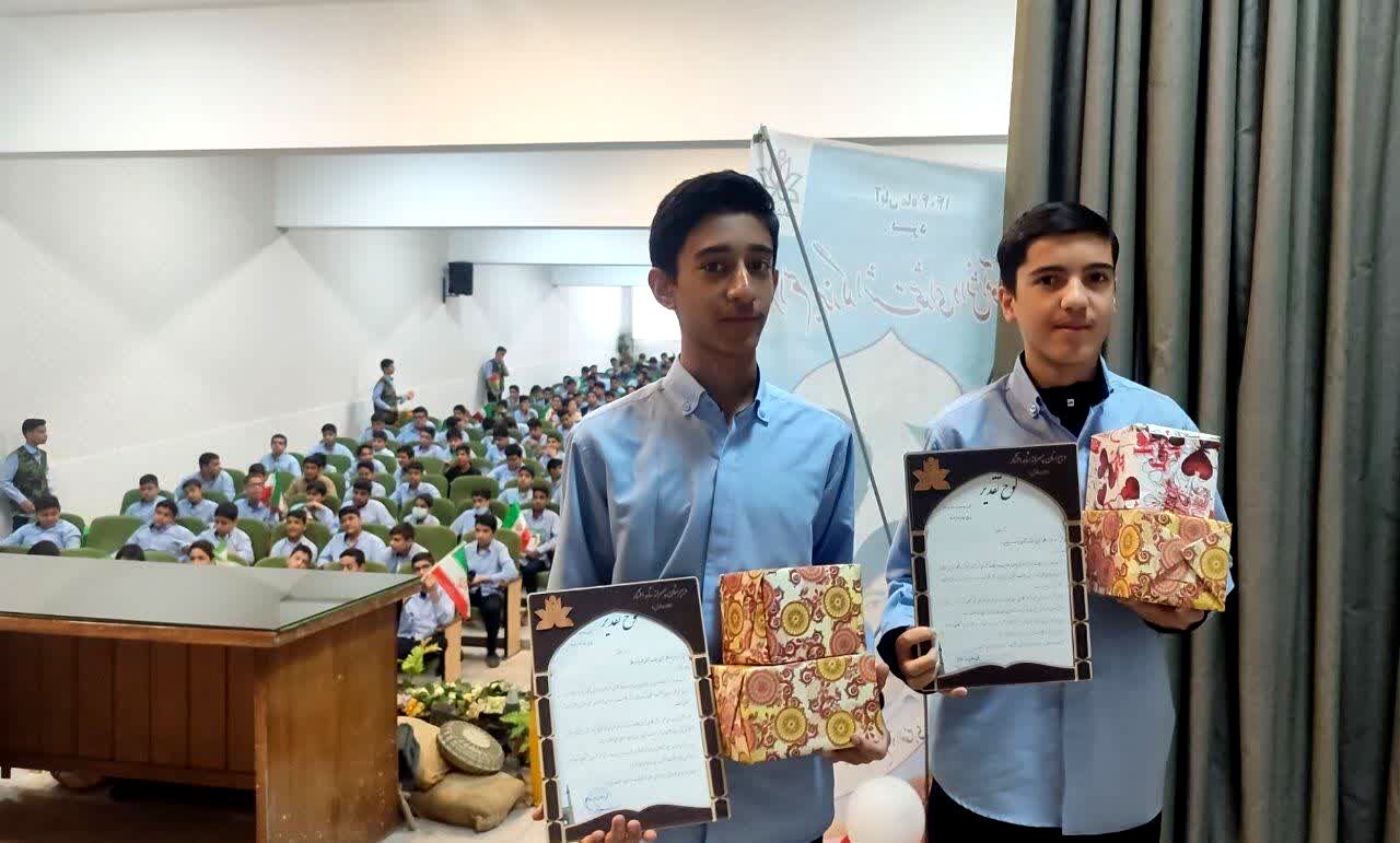 درخشش دانش‌آموزان آموزشگاه شاهد افشار در مسابقات تورنی تیم ریاضی