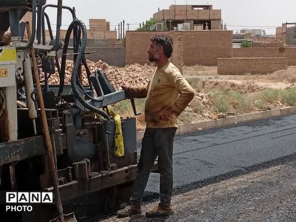 آغاز عملیات آسفالت جاده فدافن به کاشمر گامی بلند در توسعه زیرساخت‌های روستایی