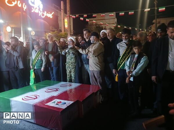 اجتماع باشکوهی فرهنگیان استان البرز در چهلم شهادت رهبر و دانش‌آموزان میناب