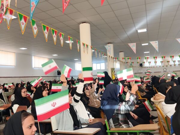 جشن پیروزی انقلاب در نهاوند 