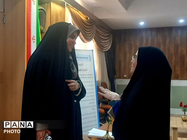 همایش هفته بهداشت روان و دوره توانمندسازی مشاوران مدارس آموزش و پرورش ناحیه شش