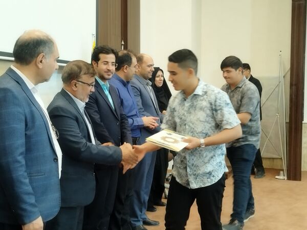 تجلیل از اصحاب رسانه توسط فرماندار و شهرداری‌های برخوار در سالن فرمانداری برخوار 