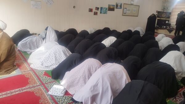گرامیداشت هفته قرآن ، عترت و نماز در دبیرستان شاهد تکتم 