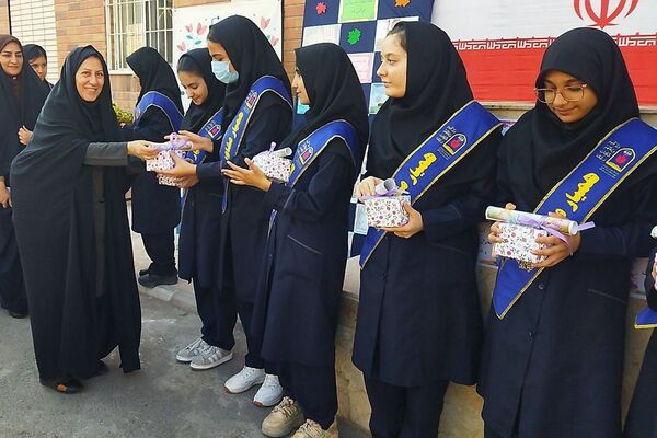 برگزاری انتخابات همیار مشاور در دبیرستان بانو عفت آهنگری ناحیه یک شهرری