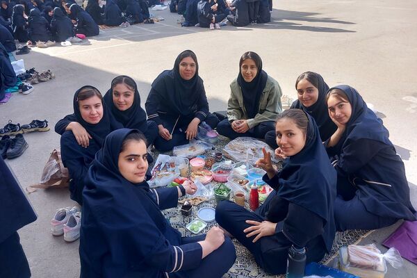 صبحی سالم در دبیرستان دخترانه فرهنگ قرچک