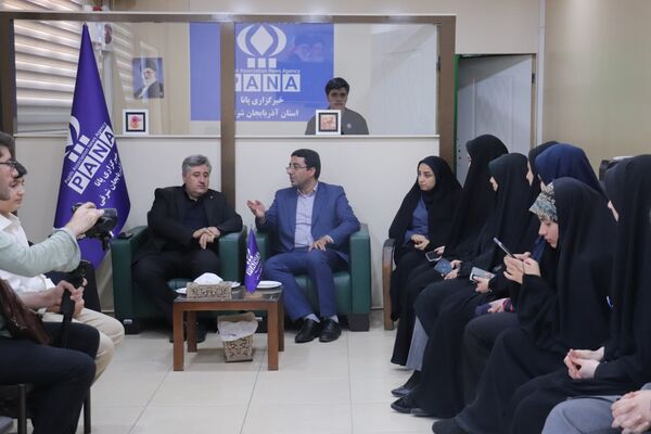 حضور مدیرکل فرهنگ و ارشاد اسلامی آذربایجان شرقی در دفتر خبرگزاری پانا استان به‌مناسبت روز خبرنگار
