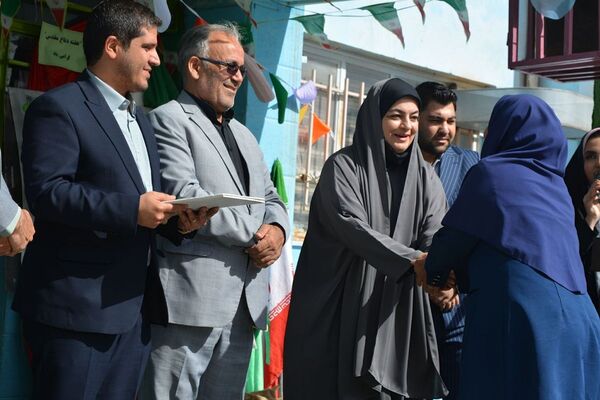 برگزاری جشن شکوفه‌های کلاس اولی دربهارستان‌دو