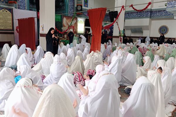 آیین جشن تکلیف دانش‌آموزان دختر شهرستان پردیس در فضایی معنوی و باشکوه