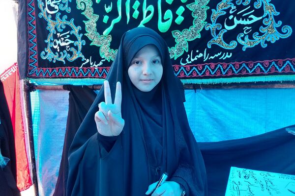 برپایی موکب امام حسین (ع) در منطقه پردیس با مشارکت پیشتازان سازمان دانش آموزی 