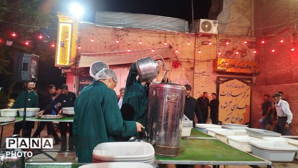 فعالیت چایخانه حضرت زهرا(س)در مسجد جامع نیشابور 