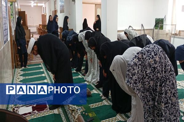 زنگ نماز در روز اول ماه مهر ۱۴۰۴در دبیرستان شهید مجید دهنوی نیشابور 